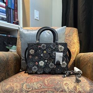 SOLD COACH ROGUE 25 TOOLED TEA ROSE 21587 NWT BLACK/MULTI
